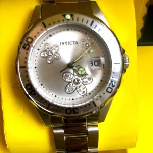 NWT Lady Silver Bracelet INVICTA Watch. Invincible In Detail since 1837.